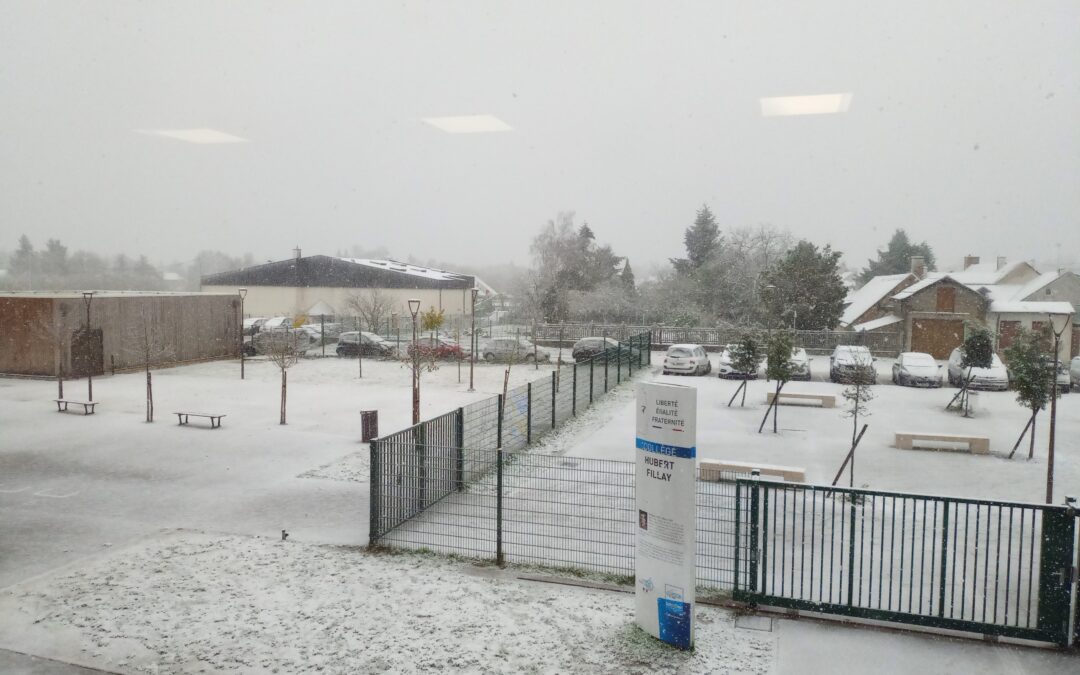 Le collège sous la neige